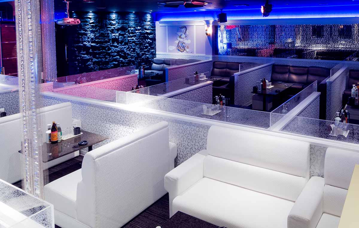Club 星華の白いソファ席